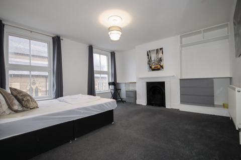 1 bedroom terraced house to rent, Broadway, Sheerness, ME12