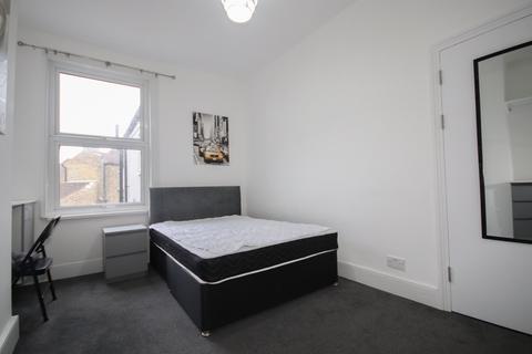 1 bedroom terraced house to rent, Broadway, Sheerness, ME12
