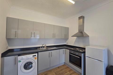 2 bedroom flat to rent, Sun Street, Waltham Abbey