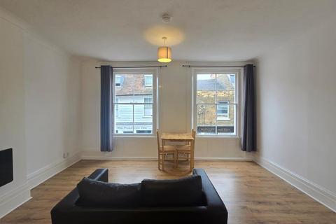 2 bedroom flat to rent, Sun Street, Waltham Abbey