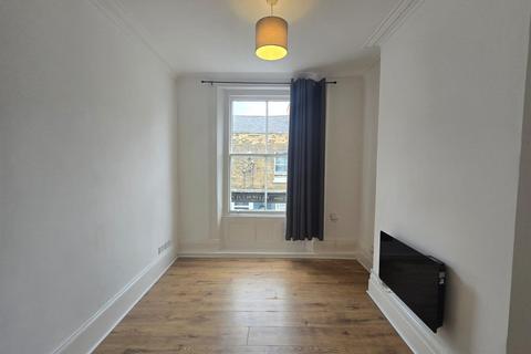 2 bedroom flat to rent, Sun Street, Waltham Abbey