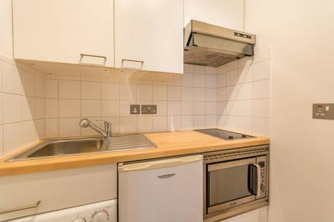 Studio to rent, Kilburn Park Road, Maida Vale, London, NW6