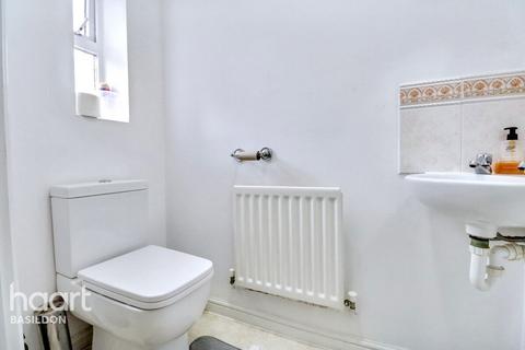 2 bedroom terraced house for sale, Magnolia Lane, Basildon