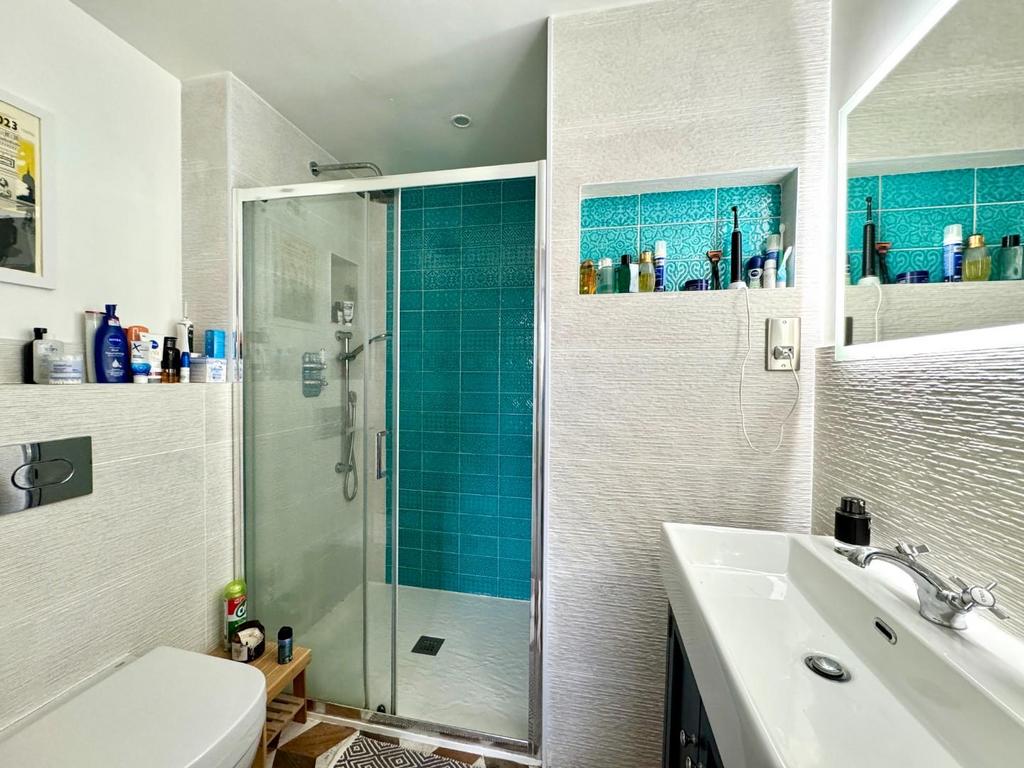 Bed 2 en suite