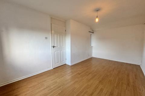 3 bedroom terraced house to rent, Downing Close, Mildenhall, Suffolk, IP28