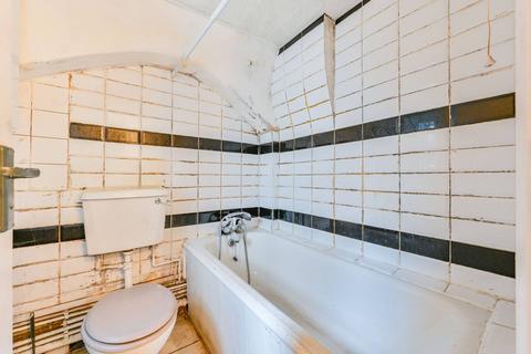 Studio for sale, Gloucester Terrace, Bayswater, London, W2