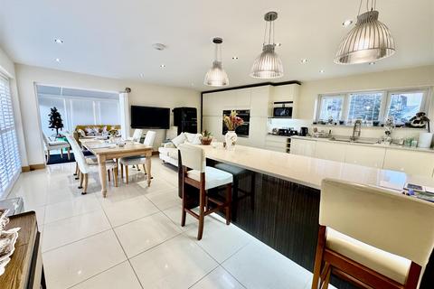undefined, Llys Madryn, Lon Uchaf, Morfa Nefyn