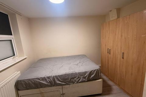 undefined, High Street North, Dunstable LU6