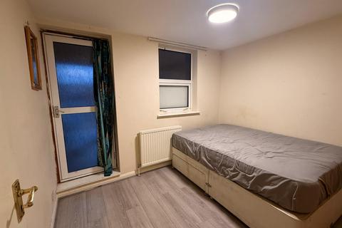 undefined, High Street North, Dunstable LU6