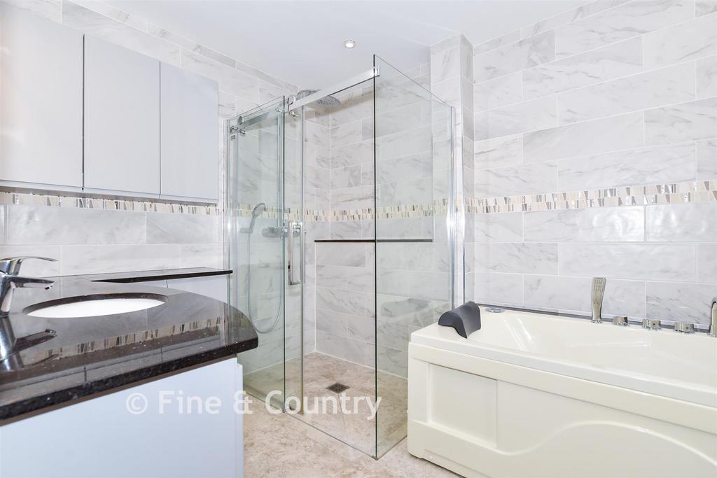 En-Suite Bathroom