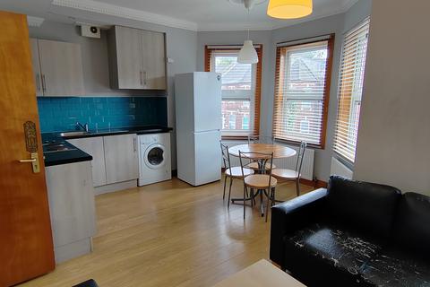 3 bedroom flat to rent, Acland Road, Willesden Green, London NW2