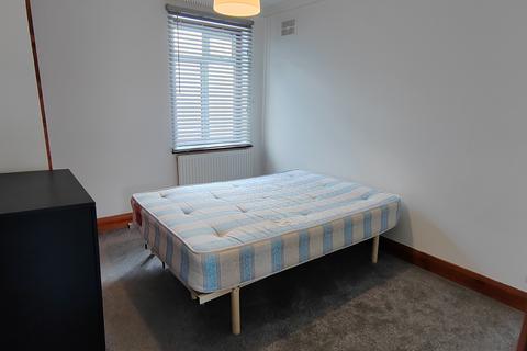 3 bedroom flat to rent, Acland Road, Willesden Green, London NW2