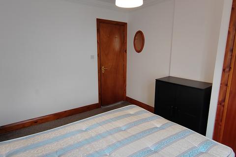 3 bedroom flat to rent, Acland Road, Willesden Green, London NW2