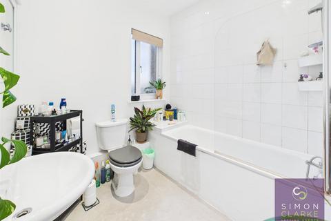 2 bedroom apartment to rent, Park Road, Crouch End, N8