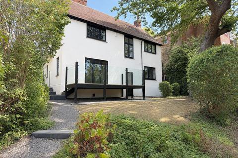 Northcourt Avenue, Reading RG2