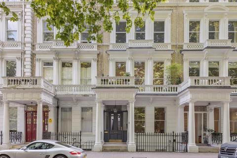 2 bedroom flat for sale, Courtfield Gardens, London, SW5