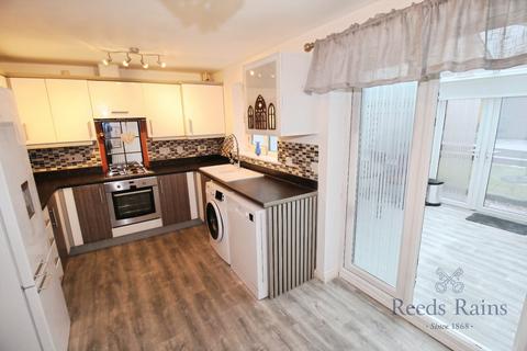 3 bedroom semi-detached house for sale, Topliss Way, West Yorkshire LS10