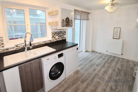 3 bedroom semi-detached house for sale, Topliss Way, West Yorkshire LS10