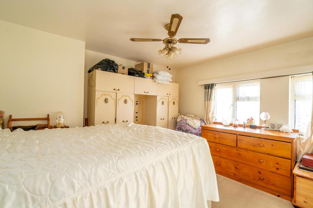 Bedroom 1.jpg