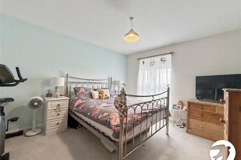 2 bedroom flat for sale, Lywood Drive, Sittingbourne, Kent, ME10