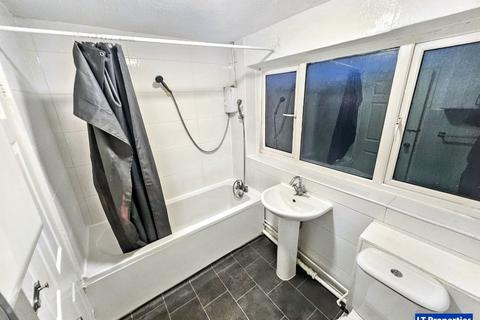 undefined, Luton LU2