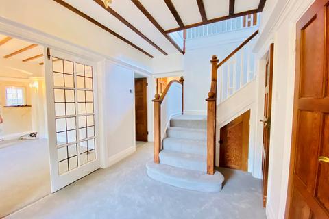 4 bedroom detached house to rent, Brighton Road, CR8