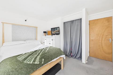 1 bedroom flat for sale, Victoria Crescent, London