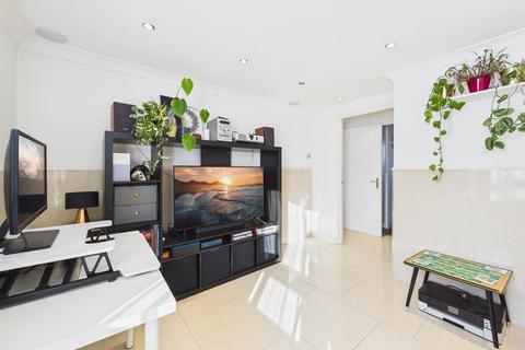 1 bedroom flat for sale, Victoria Crescent, London