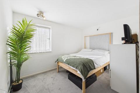 1 bedroom flat for sale, Victoria Crescent, London