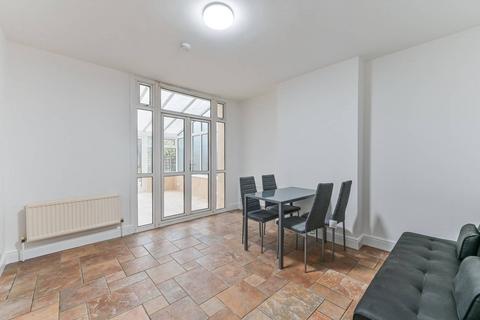 5 bedroom detached house to rent, Cotswold Road, Sutton, SM2