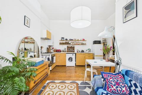 1 bedroom flat for sale, West Green Road, London