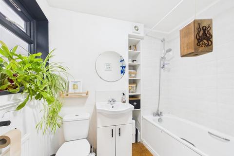 1 bedroom flat for sale, West Green Road, London