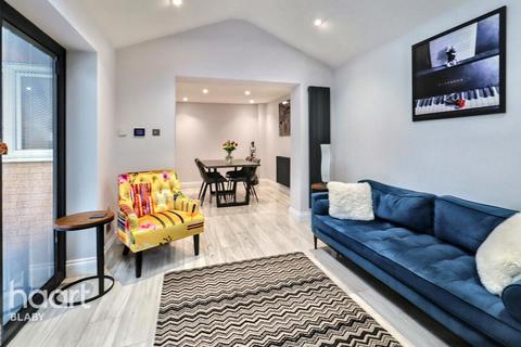 4 bedroom detached house for sale, Charles Way, Leicester