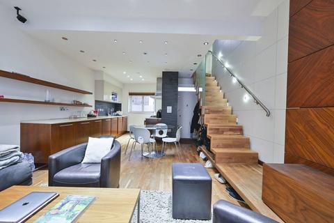 undefined, Shorts Gardens, Covent Garden, London, WC2H