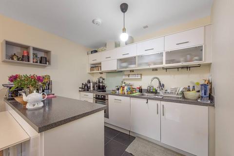 1 bedroom flat to rent, Friern Barnet Road, Friern Barnet, London, N11