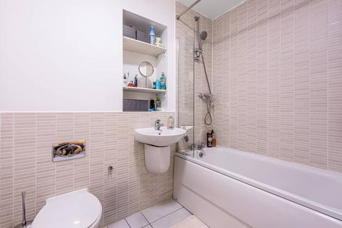 1 bedroom flat to rent, Friern Barnet Road, Friern Barnet, London, N11
