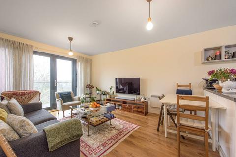 1 bedroom flat to rent, Friern Barnet Road, Friern Barnet, London, N11