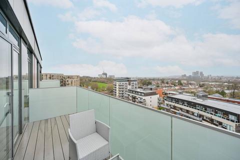 3 bedroom flat to rent, Lakeside Drive, Park Royal, London, NW10