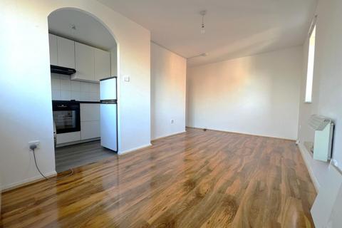 1 bedroom flat to rent, Streamside Close