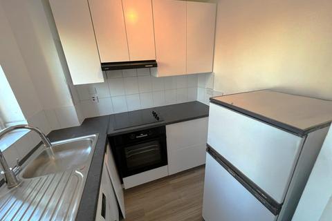 1 bedroom flat to rent, Streamside Close