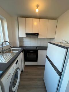 1 bedroom flat to rent, Streamside Close