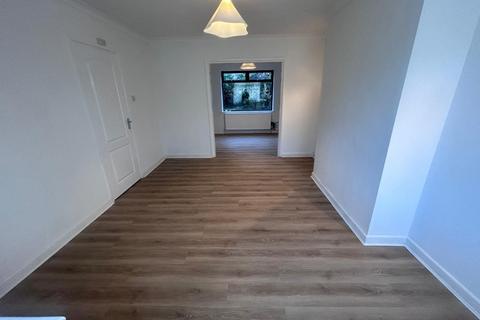 3 bedroom semi-detached house to rent, Lancaster Road, Salford,
