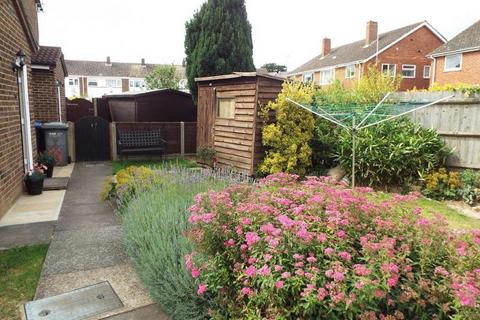1 bedroom house to rent, Cornhill Close, Addlestone, KT15