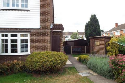 1 bedroom house to rent, Cornhill Close, Addlestone, KT15