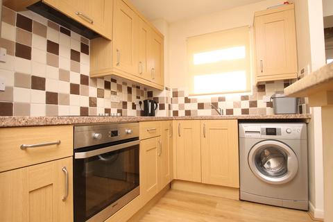 1 bedroom house to rent, Cornhill Close, Addlestone, KT15