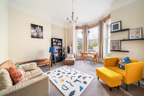 1 bedroom flat for sale, Chiswick High Road, London W4