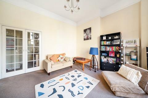 1 bedroom flat for sale, Chiswick High Road, London W4