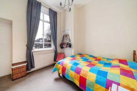 1 bedroom flat for sale, Chiswick High Road, London W4