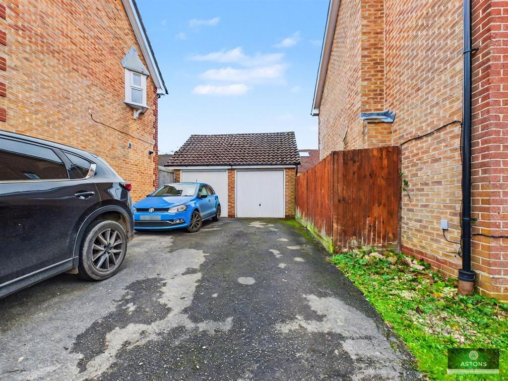Garage/Parking