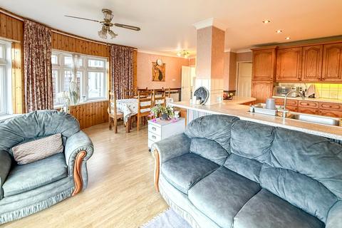 undefined, Windermere Avenue, Wembley, HA9